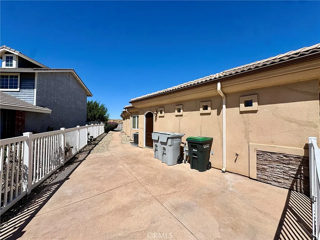 3 bed, 1866 sqft, $3,000 — Photo 3