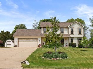 W256S4875 Wood Lilly Ln, Waukesha, WI 53189