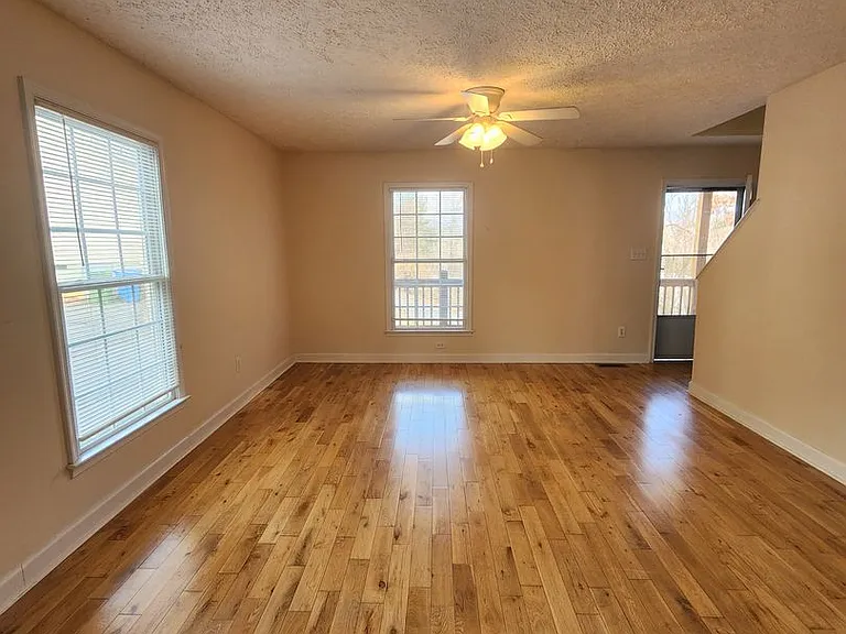 52 Iris St — Photo 6
