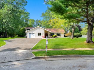 6 Summit Ct, Manalapan, NJ 07726