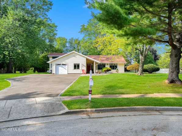 6 Summit Court, Manalapan, NJ 07726