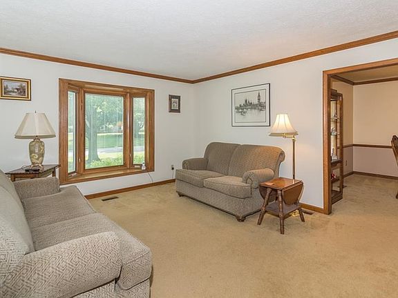 4th image of 8039 Campbell Ave