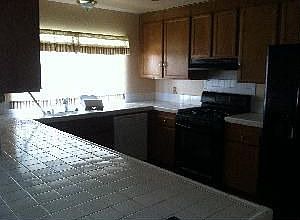 4th image of 15071 Wintergreen St