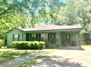 2924 Woodlawn Ave, Moss Point, MS 39563