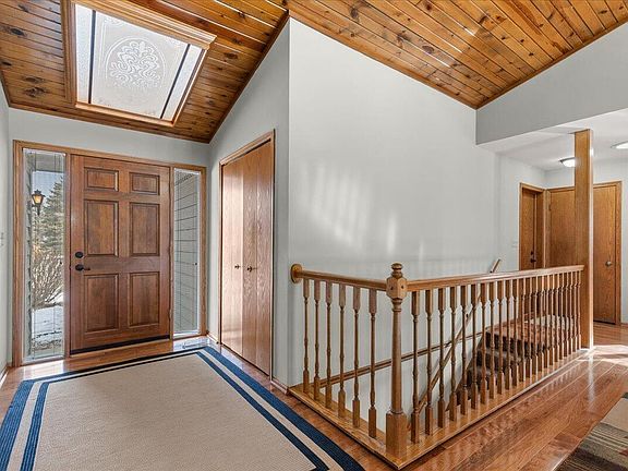 4th image of W179N9885 Riversbend CIRCLE EAST East