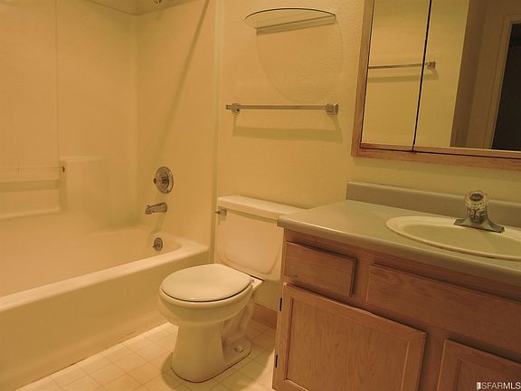 2nd image of 32 Rebecca Ln