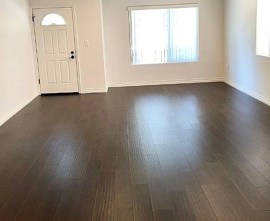 3rd image of 6710 Balboa Blvd APT 1