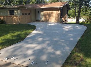 7326 York Ln, Lincoln, NE 68505