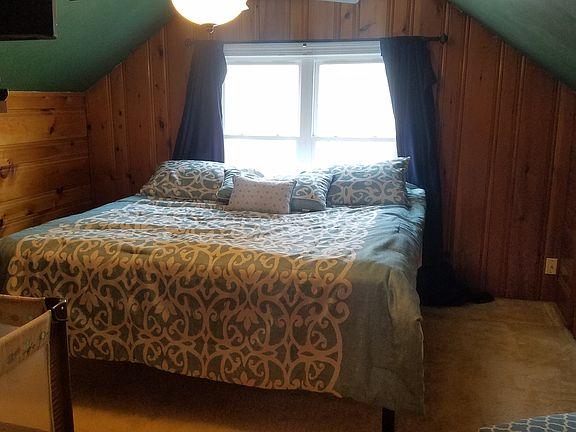 2nd Bedroom upstairs, king