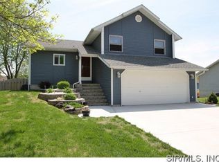 521 Nottingham Dr, Troy, IL
