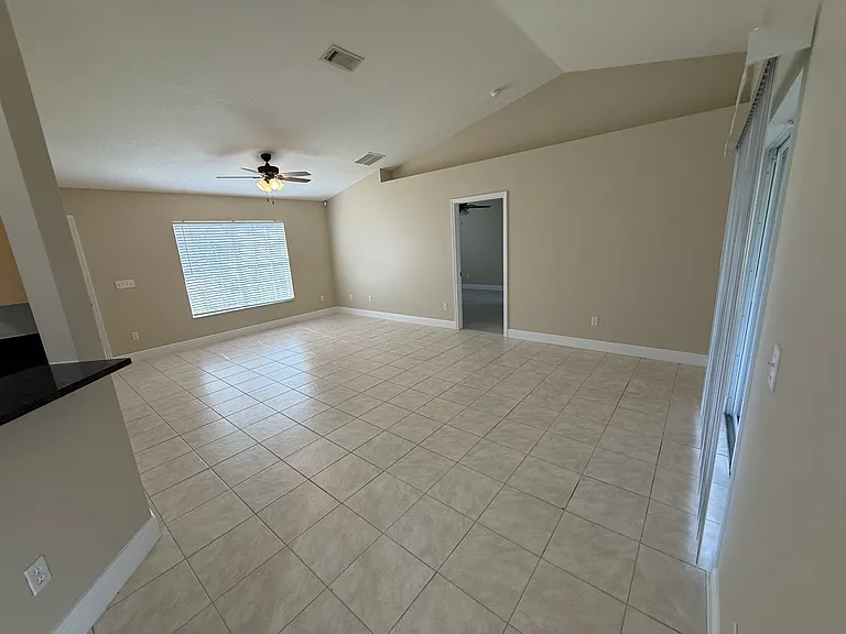 3561 SW San Benito St — Photo 16