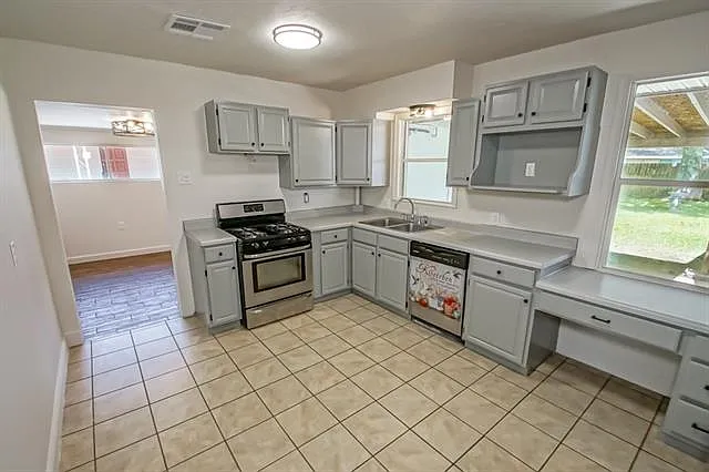 433 Olive Ave — Photo 8