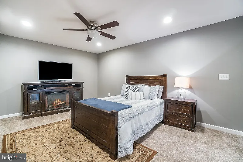 1 bed, 1500 sqft, $1,900 — Photo 2