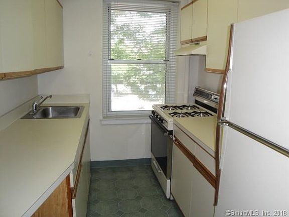 4th image of 138 Woodside Grn APT 2C