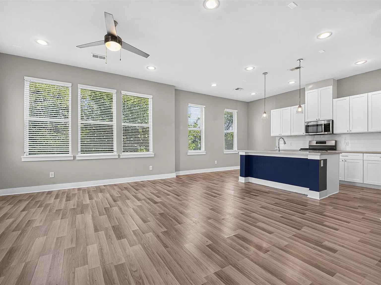 3 bed, 3.0 bath, 1815 sqft, $2,700 — Photo 4