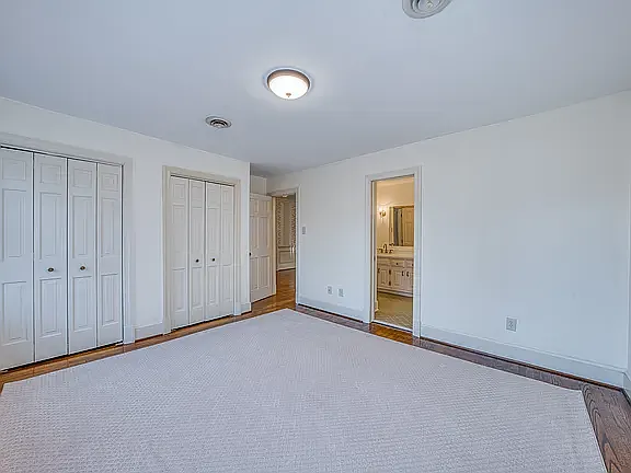 4 bed, 4900 sqft, $4,950 — Photo 2