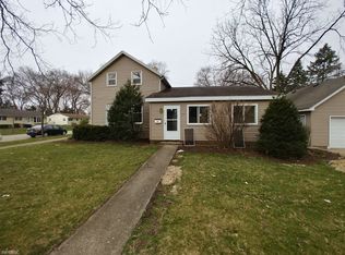 406 1st St, Cary, IL 60013