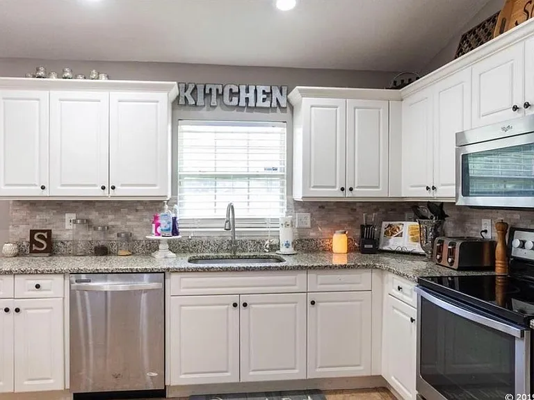 8404 SW 66th Ln — Photo 3