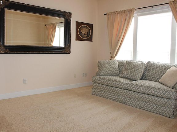 3rd image of 10402 NE 196th St