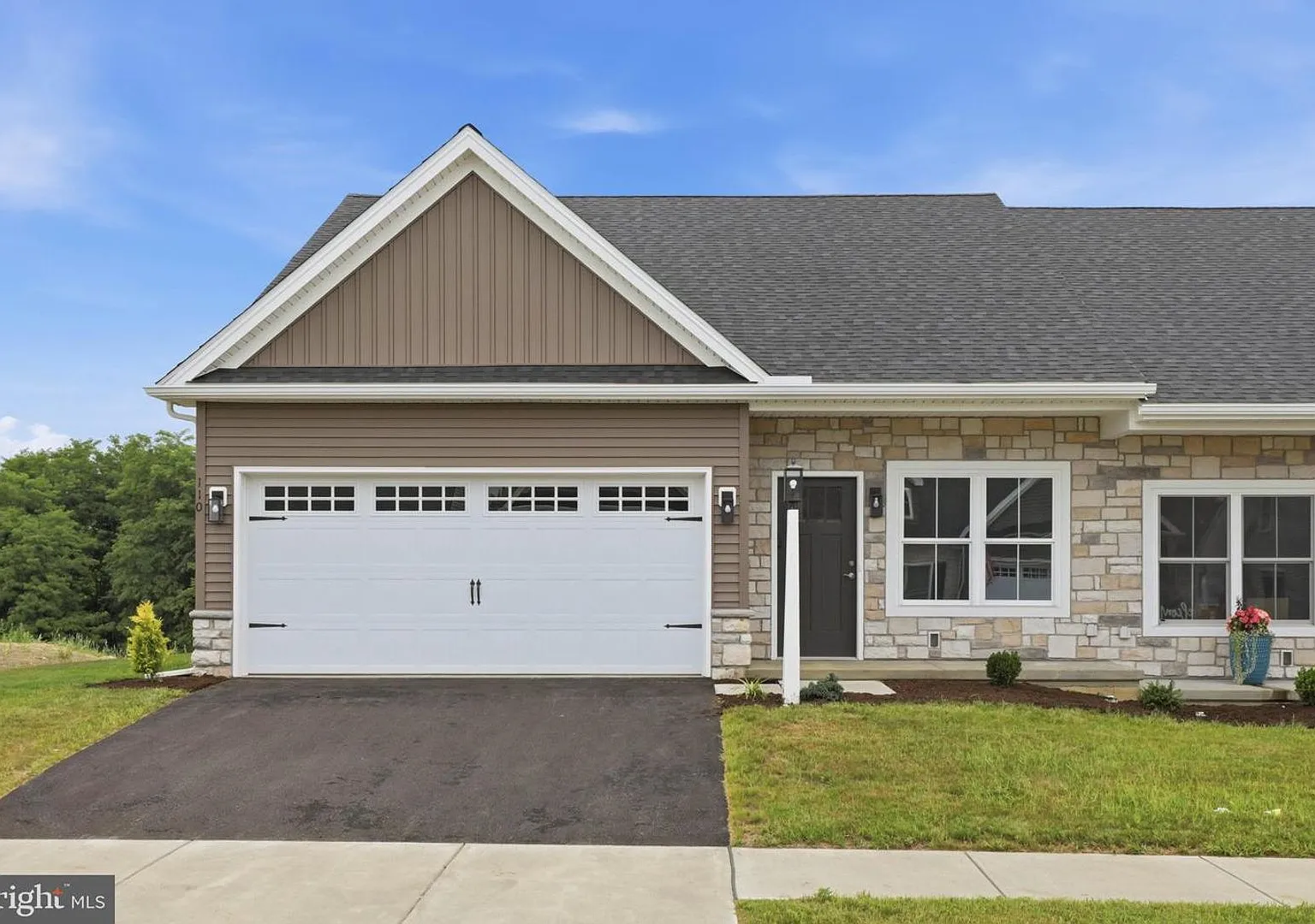 New Move In Ready 3 Bed 3 Bath Home in Lancaster — Photo 2