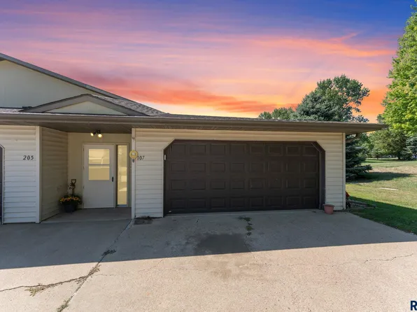 500 N Vandemark Ave APT 107, Hartford, SD 57033