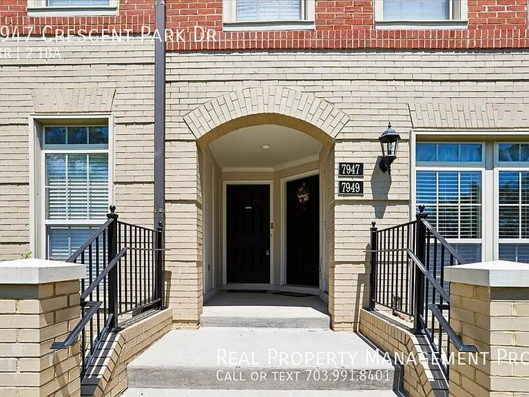 7947 Crescent Park Dr — Photo 3