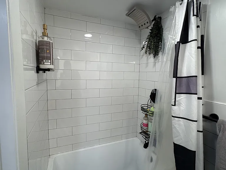 747 Crawford Ave #BASEMENT — Photo 10