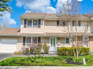 6 Manors Dr, Jericho, NY 11753