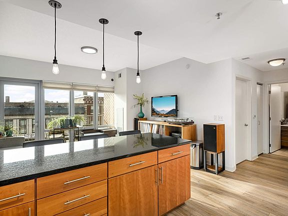 5th image of 929 Portland Ave APT 309