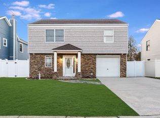 2064 Hendricks Ave, Bellmore, NY 11710