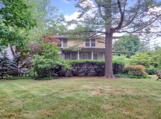 27108 E River Rd, Grosse Ile, MI 48138