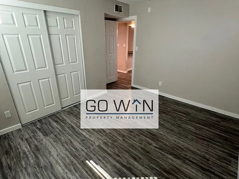 1212 W Mountain View Rd — Photo 19