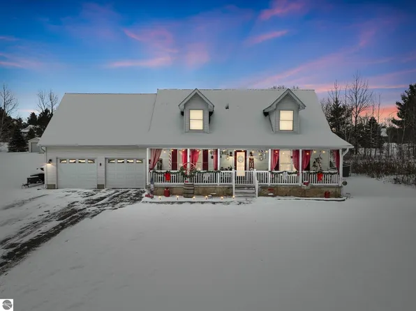 9288 Windsong Ln, Cadillac, MI 49601