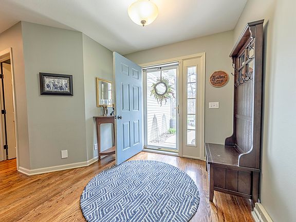3rd image of 2049 W Glenmoor Ln