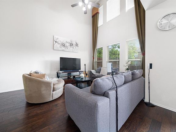 4th image of 2933 Saint Andrews Dr