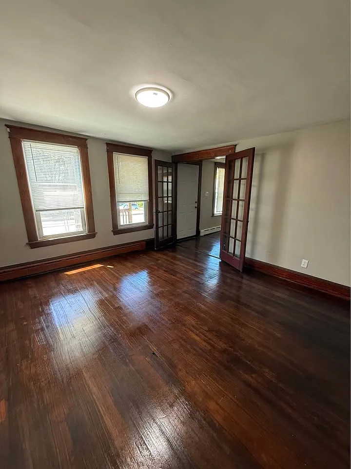 3 bed, 1.5 bath, $2,095 — Photo 1