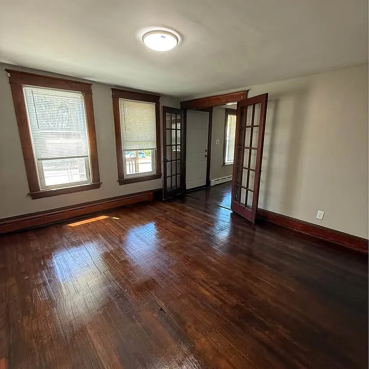 27 Center St #27B