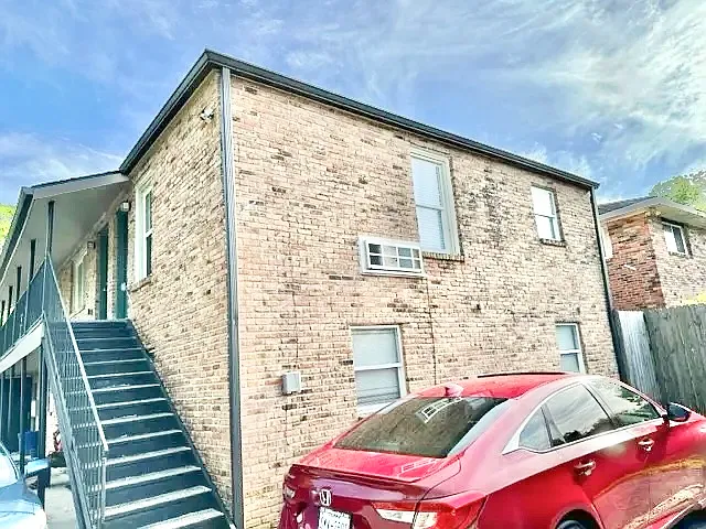256 W Roosevelt St — Photo 2