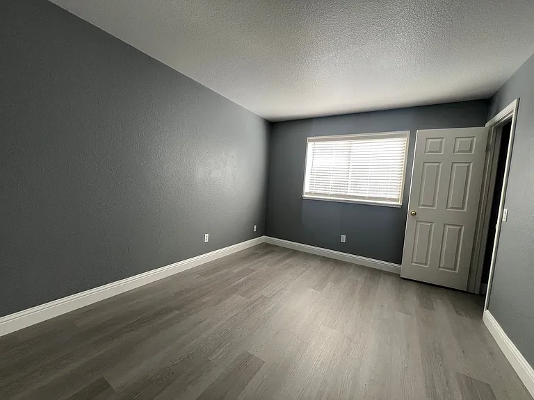 128 Ferrera Dr — Photo 6