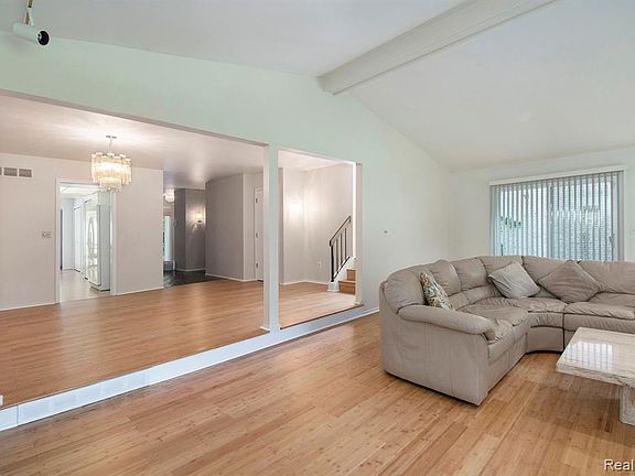 4th image of 4190 Wabeek Lake Dr S