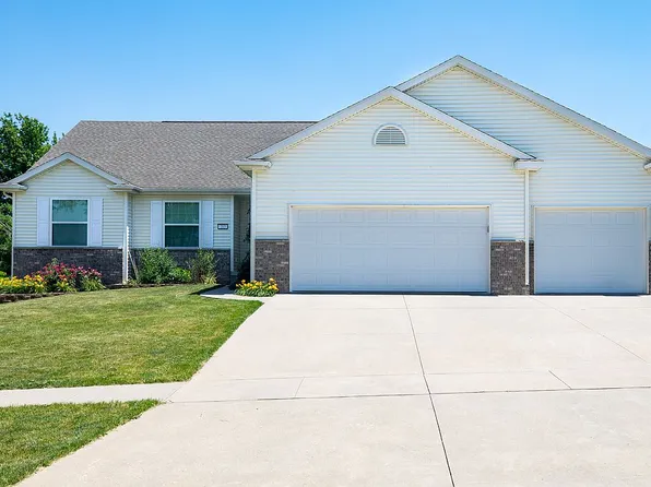 213 Wildrose Dr, Fairfax, IA 52228