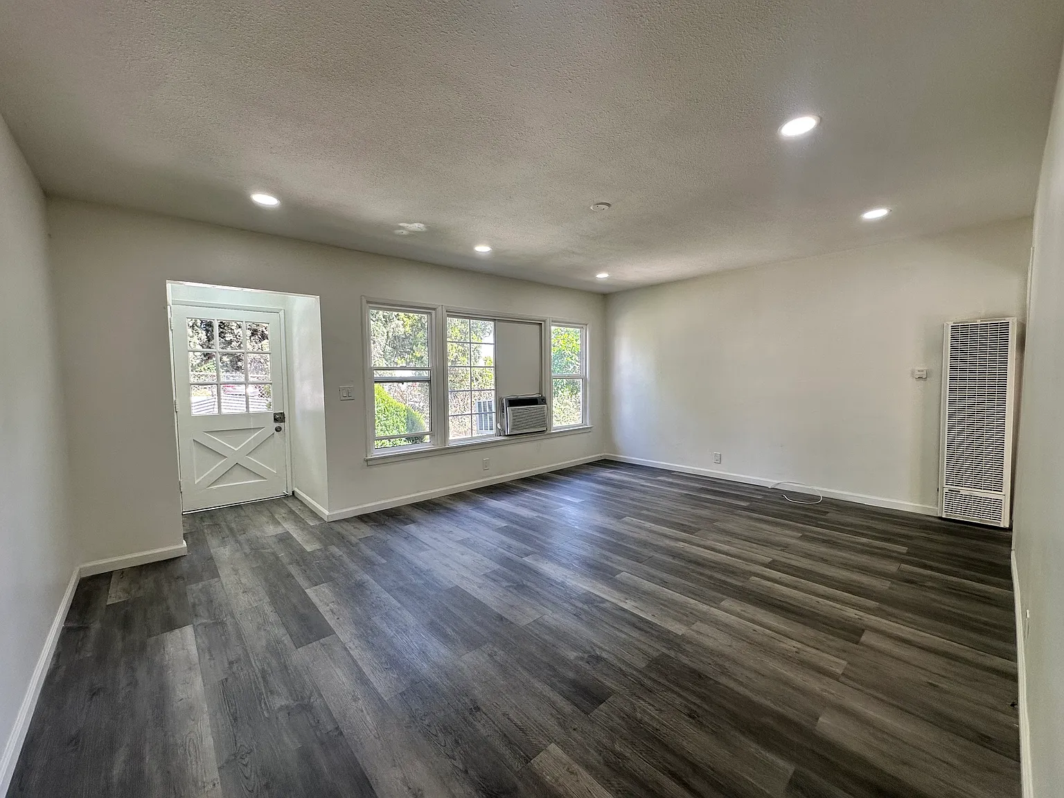 3 bed, 1122 sqft, $3,250 — Photo 4