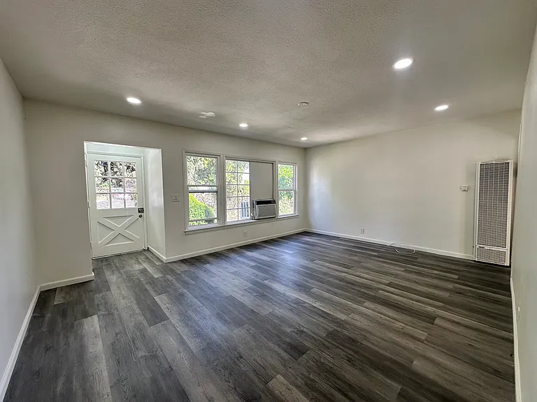 7419 Graves Ave — Photo 4