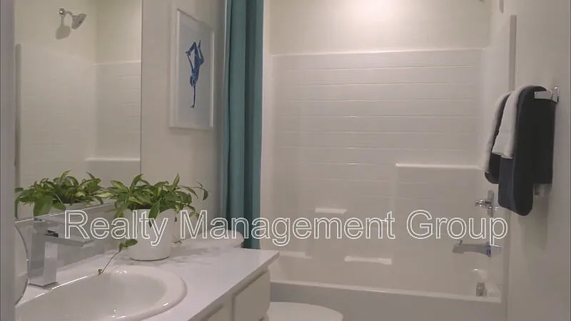 4 bed, 3.5 bath, 1973 sqft, $4,000 — Photo 4