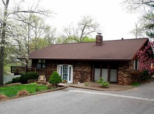 4921 Hoelscher Dr, Evansville, IN 47712