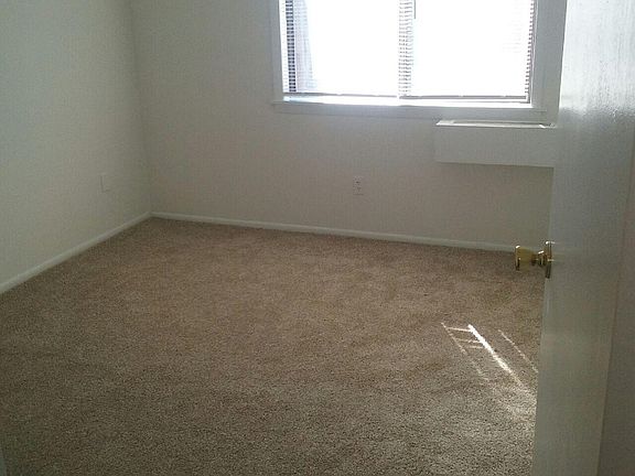 Bedroom with 2 closets