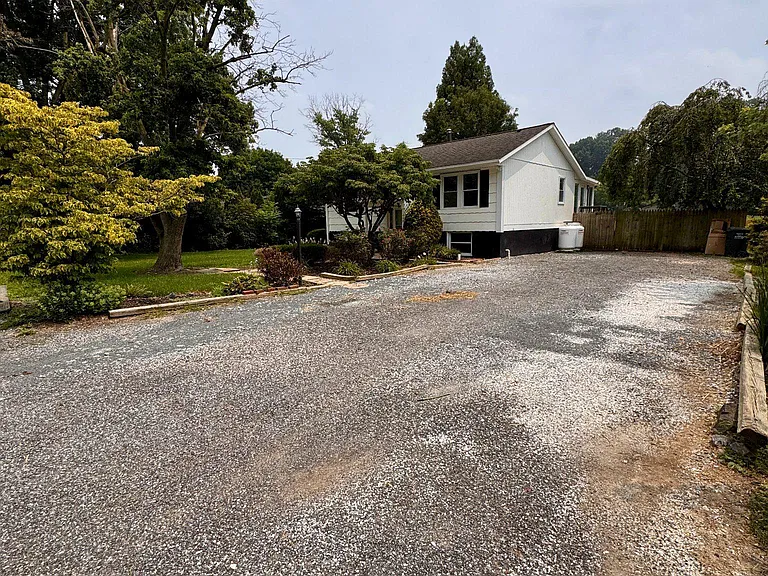 208 Chestnut Rd — Photo 3