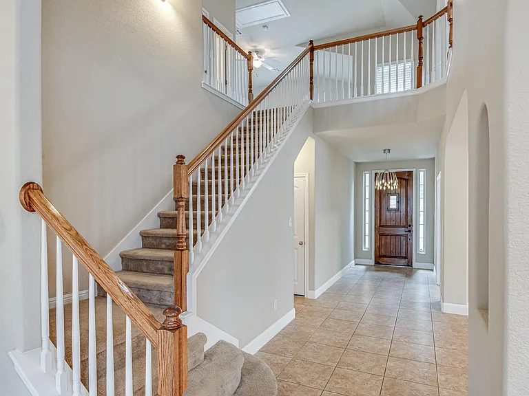 562 White Cyn — Photo 20