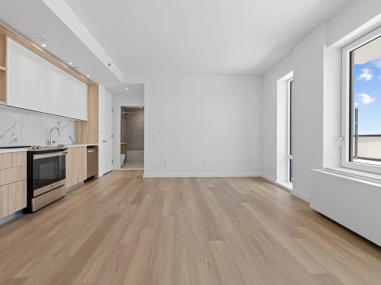 71-82 Parsons Blvd #702 — Photo 4