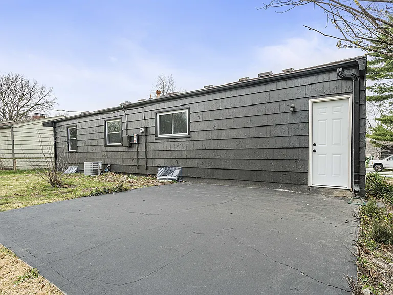 7109 Conser St — Photo 37